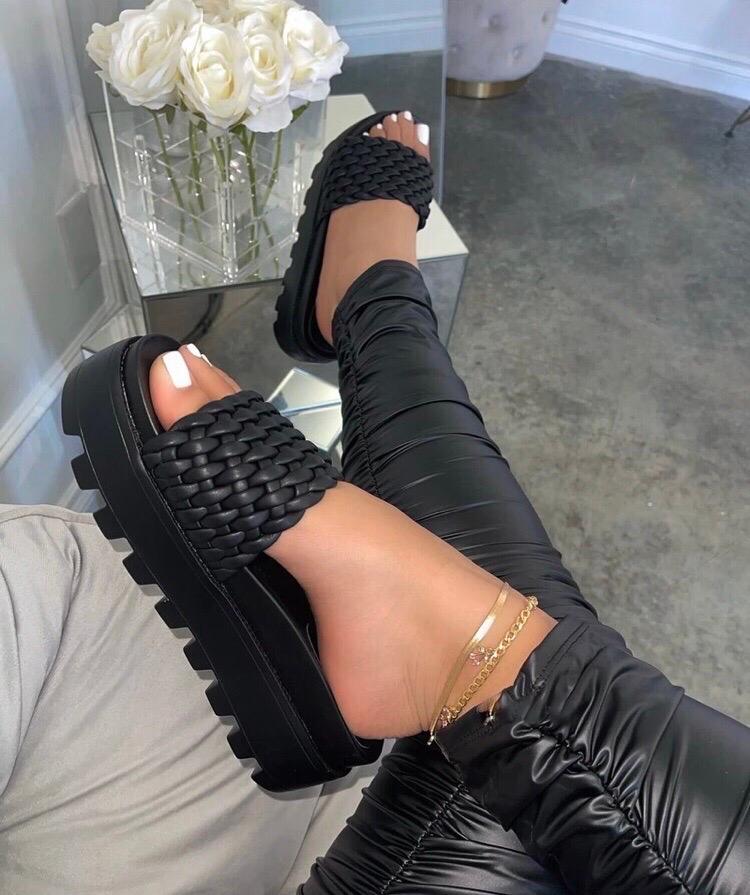 Erianne Sandals - Black